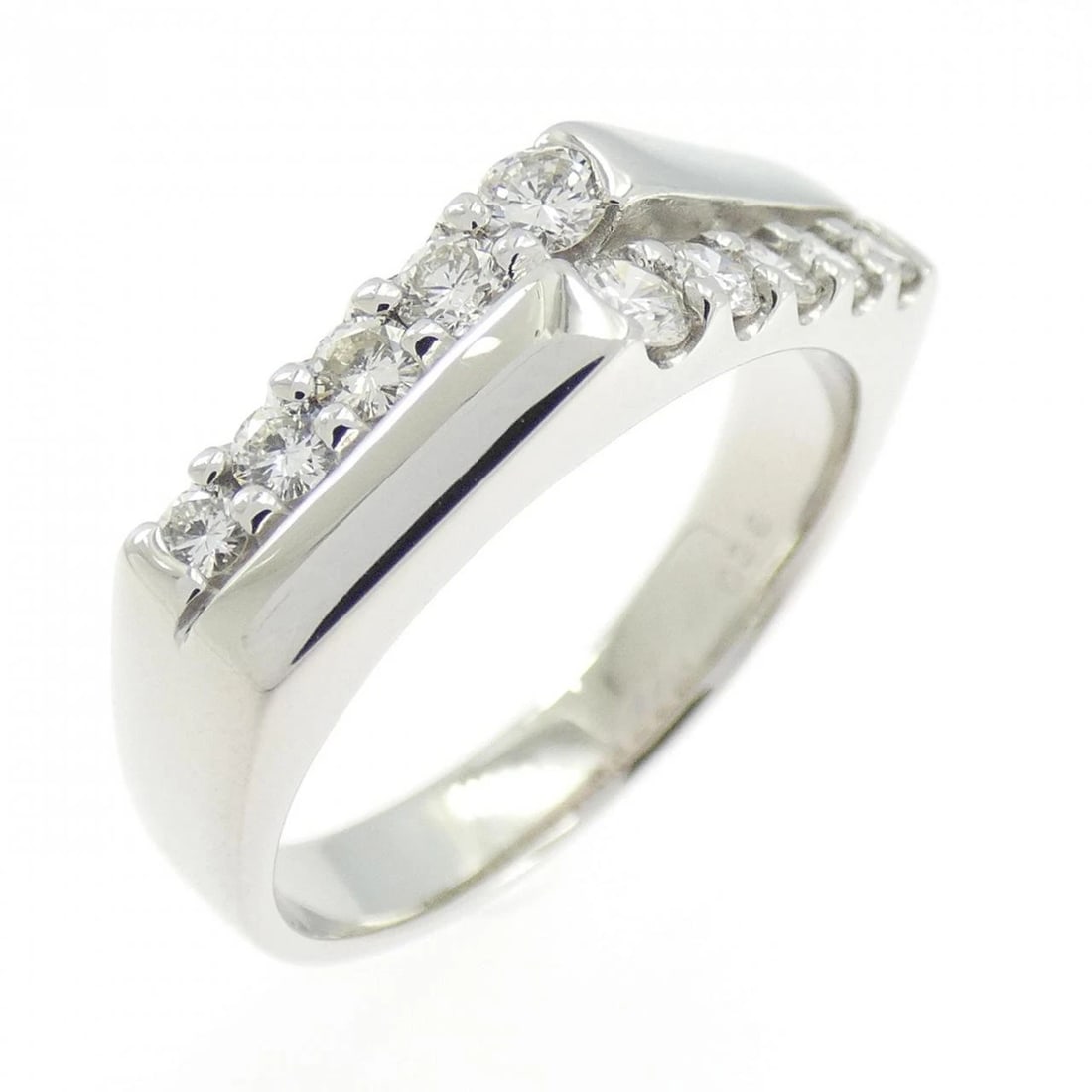 PT900 DIAMOND RING: PT900 Diamond Ring Brand: Unbranded Type/Style: Diamond Ring Material: Platinum90018K Yellow Gold, Main Stone/Creation Natural Color: Platinum Size: US 5 3/4 Accessories: None Accessories Notice:
