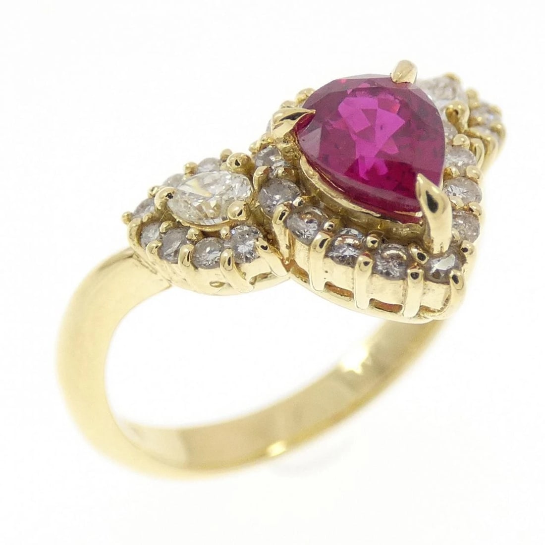 18K YELLOW GOLD RUBY RING: 18K Yellow Gold Ruby Ring Brand: Unbranded Type/Style: Ruby ring Material: K18YG, Main Stone/Creation Ruby Secondary Stone Diamond Color: Yellow Gold Size: US 5 1/4 Accessories: None Accessories