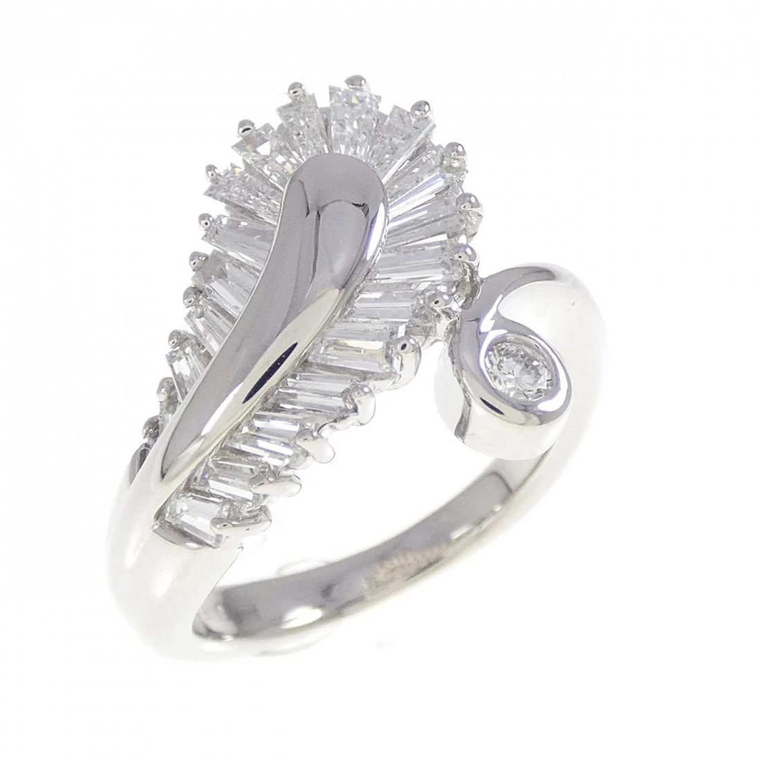 PT900 DIAMOND RING: PT900 Diamond Ring Brand: Unbranded Type/Style: Diamond Ring Material: Platinum900, Main Stone/Creation Natural Color: Platinum Size: US 4 1/2 Accessories: None Accessories Notice: When purchasing