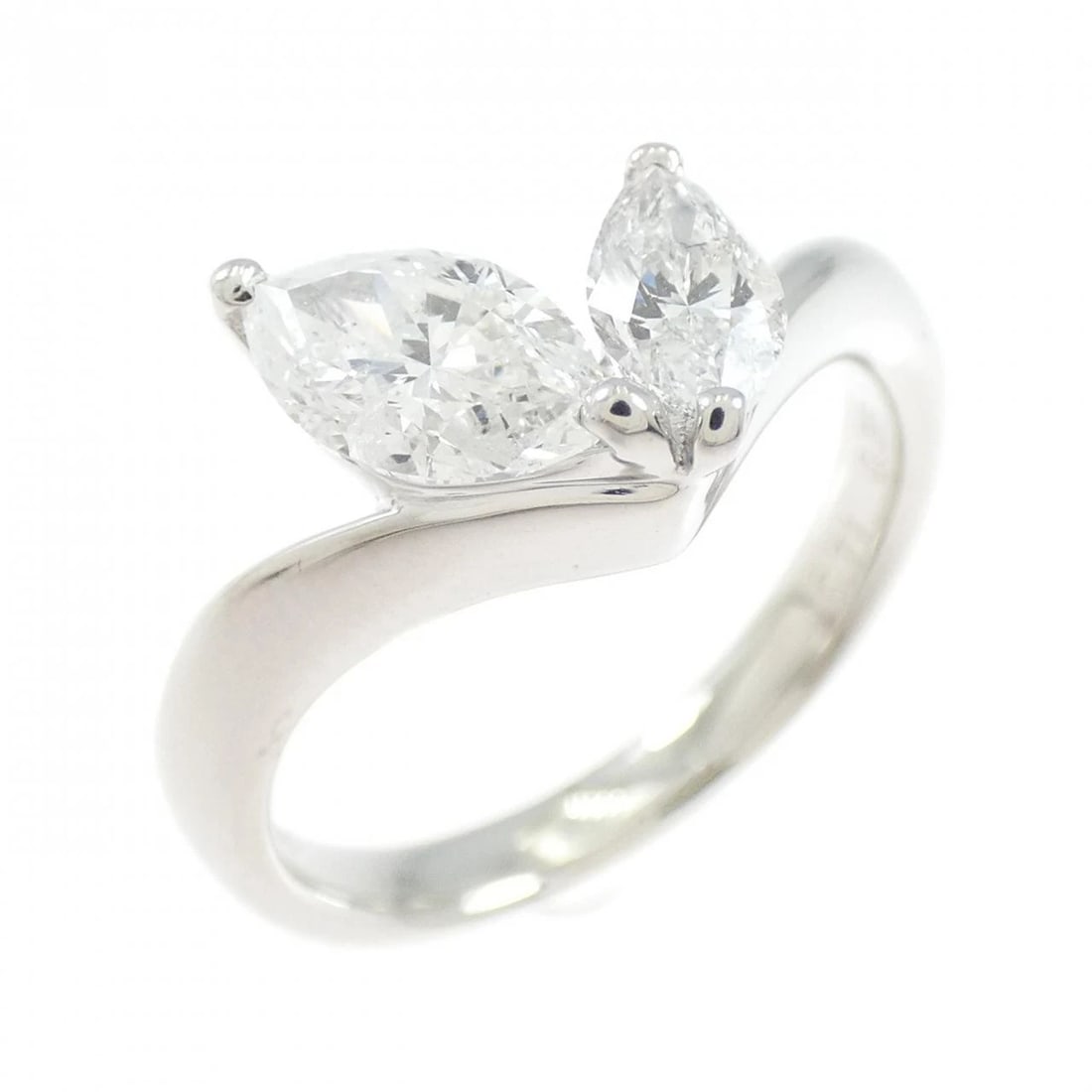 PT900 DIAMOND RING: PT900 Diamond Ring Brand: Unbranded Type/Style: Diamond Ring Material: PT900, Main Stone/Creation NATURAL Color: Silver Size: US 6 1/4 Accessories: None Accessories Notice: When purchasing