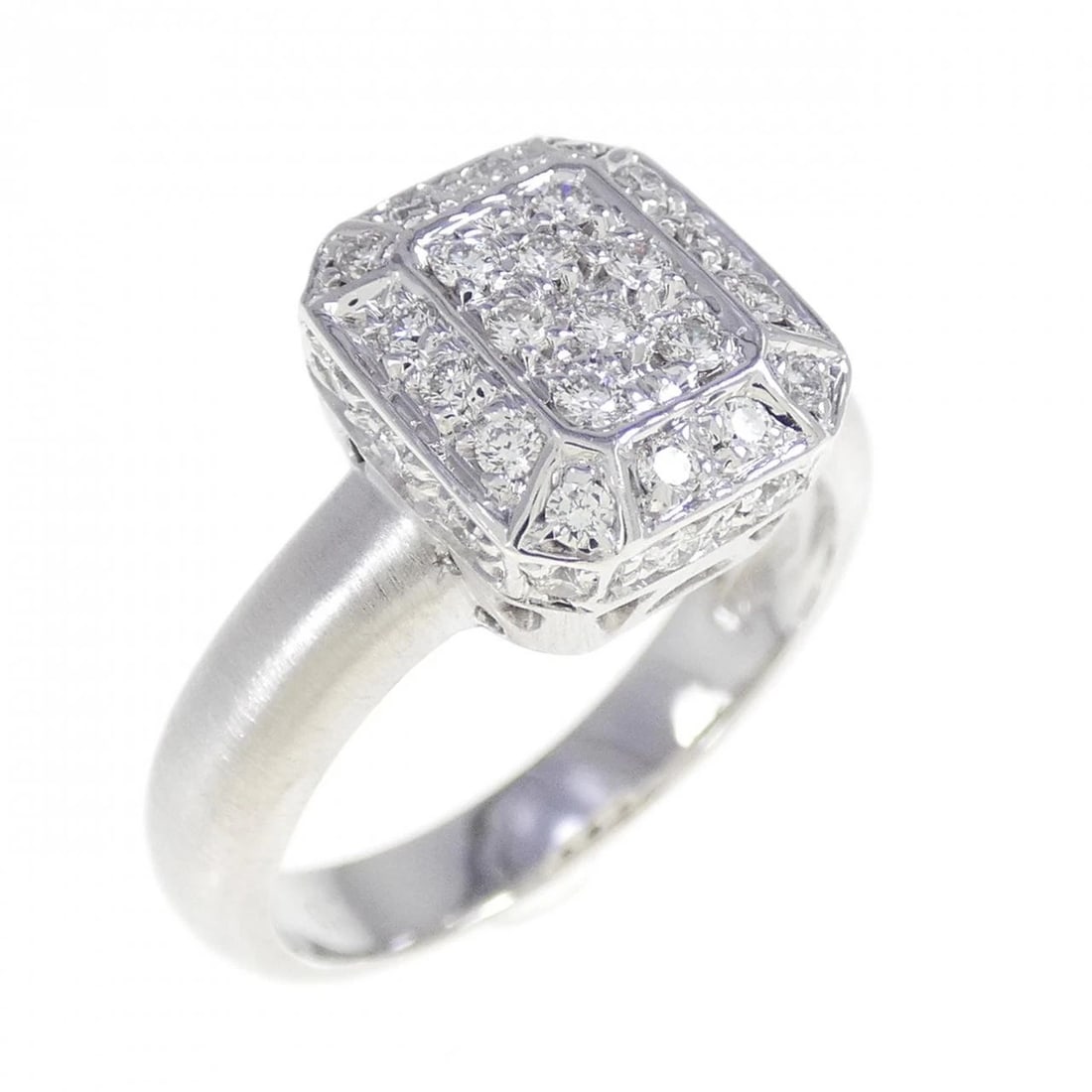 750WG DIAMOND RING: 750WG Diamond Ring Brand: Unbranded Type/Style: Diamond Ring Material: 750WG, Main Stone/Creation Natural Color: White Gold Size: US 6 1/4 Accessories: None Accessories Notice: When purcha