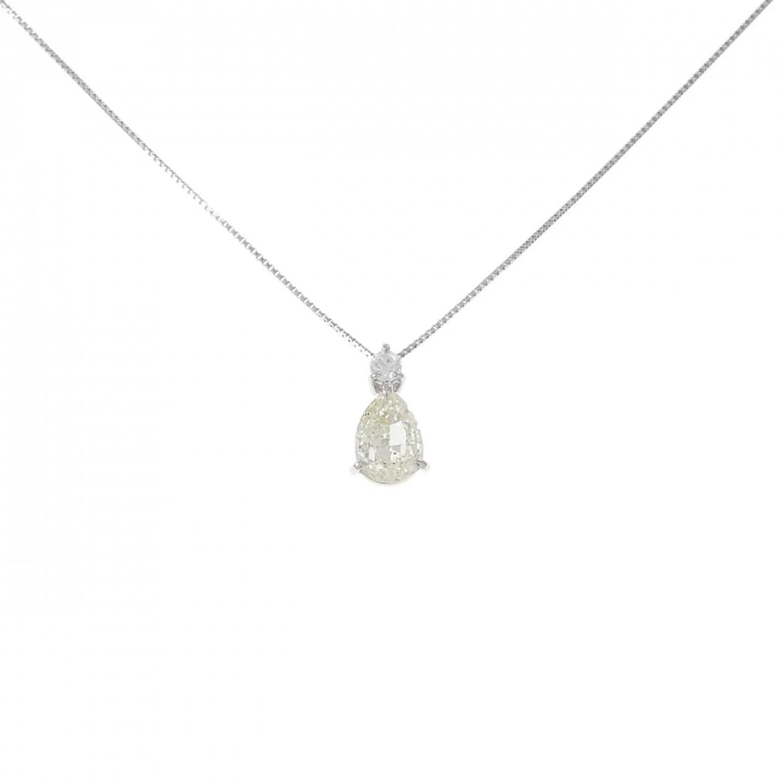 PT900/PT850 DIAMOND NECKLACE: PT900/PT850 Diamond Necklace Brand: Unbranded Type/Style: Necklace Material: PT900/PT850, Main Stone/Creation Natural Color: Platinum Size: Actual Size Pendant length approx. x width approx.: