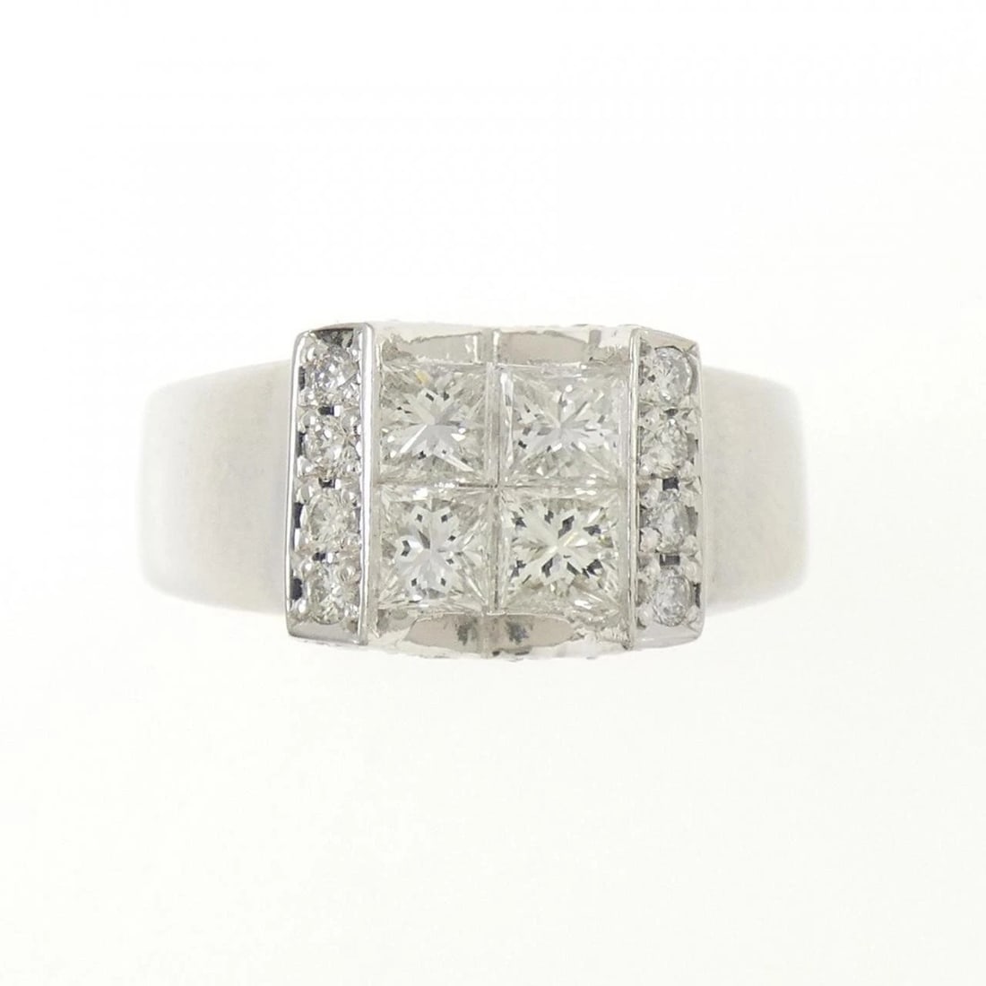 PT900 DIAMOND RING: PT900 Diamond Ring Brand: Unbranded Type/Style: Diamond ring Material: PT900, Main Stone/Creation Natural Color: Silver Size: US 5.5 Accessories: None Accessories Notice: When purchasing p