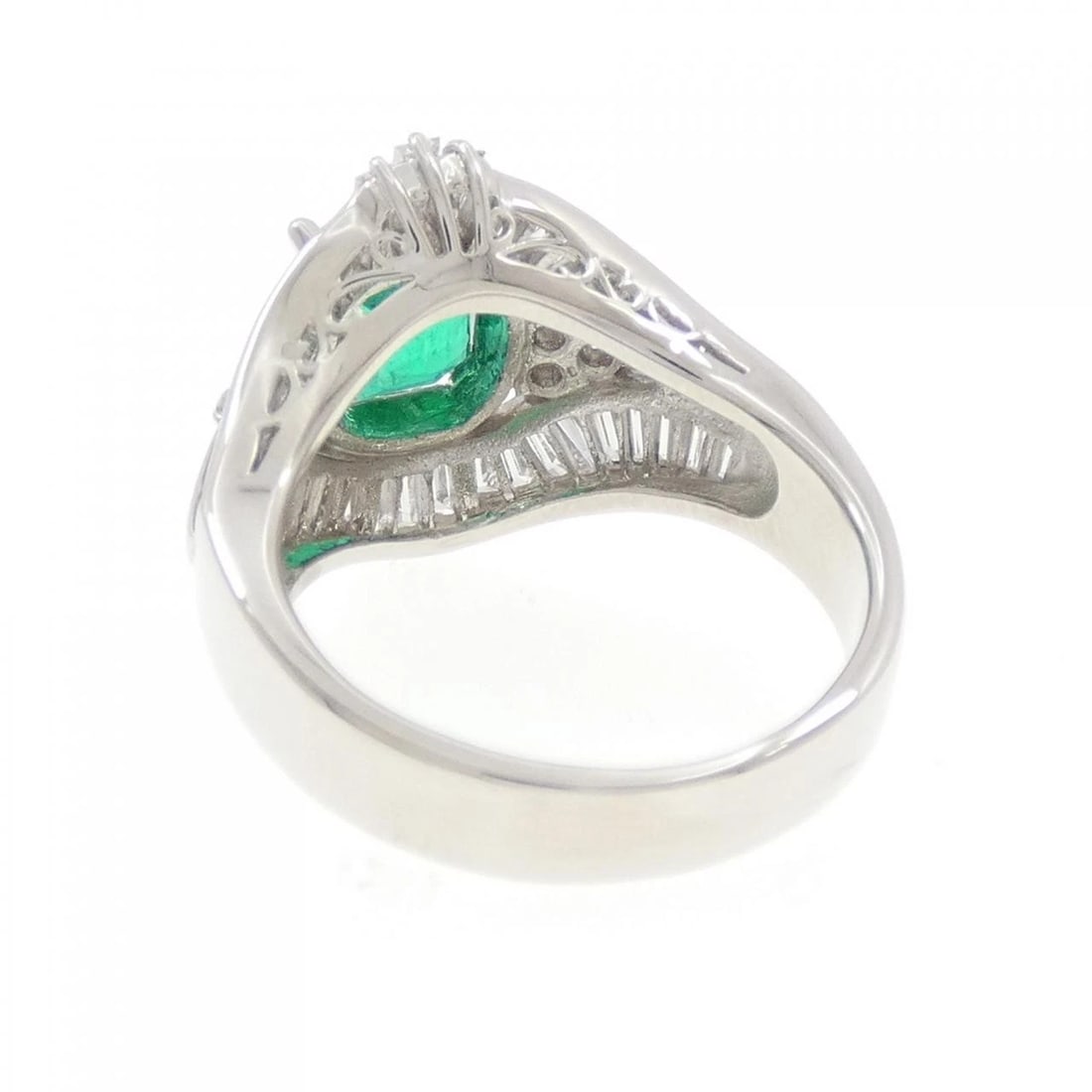 PT900 EMERALD RING - 3