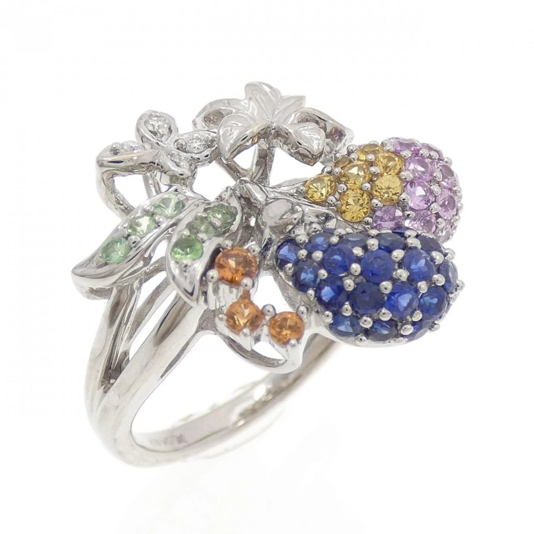 K18WG COLOR STONE RING: K18WG color stone ring Brand: Unbranded Type/Style: Sapphire Ring Material: 18k White Gold, Main Stone/Creation Sapphire Secondary Stone Diamond / Garnet Color: White Gold Size: US 5 3/4 Accessori