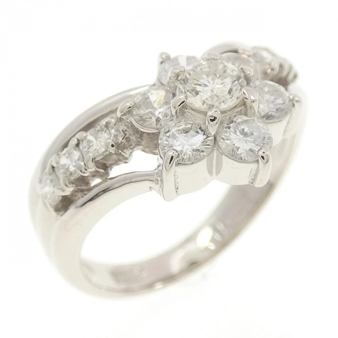 PT900 FLOWER DIAMOND RING: PT900 Flower Diamond Ring Brand: Unbranded Type/Style: Diamond Ring Material: Platinum900, Main Stone/Creation Natural Color: Platinum Size: US 6 1/2 Accessories: None Accessories Notice: When