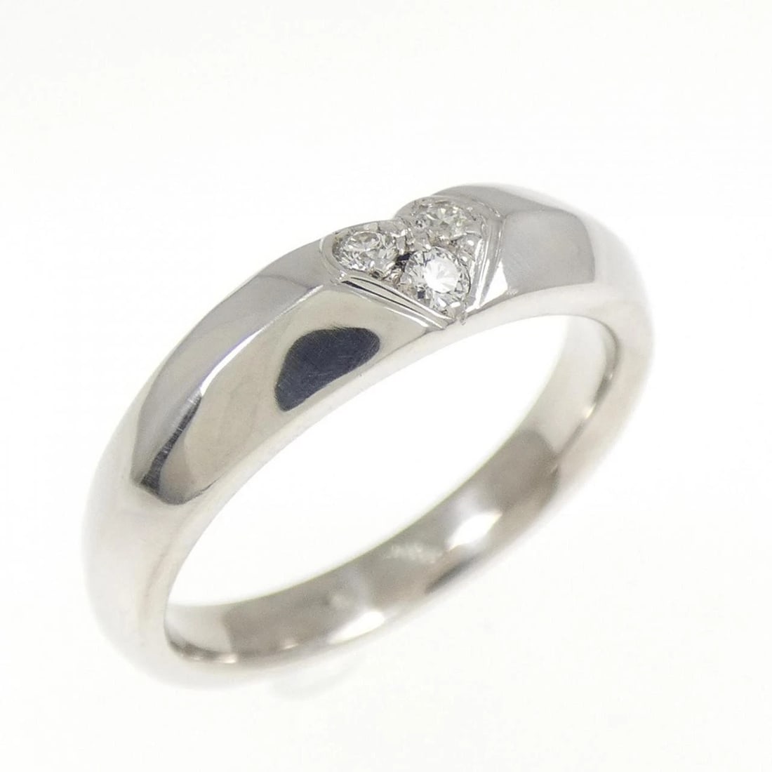 PT900 HEART DIAMOND RING: PT900 Heart Diamond Ring Brand: Unbranded Type/Style: Diamond Ring Material: PT900, Main Stone/Creation Natural Color: Silver Size: US 3 Accessories: None Accessories Notice: When purchasing