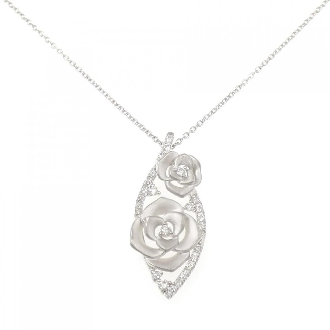 PT900/PT850 ROSE DIAMOND NECKLACE: PT900/PT850 Rose Diamond Necklace Brand: Unbranded Type/Style: Diamond Necklace Material: PT900/PT850, Main Stone/Creation NATURAL Color: WHITE GOLD Size: 45CM Actual Size Pendant length approx. x