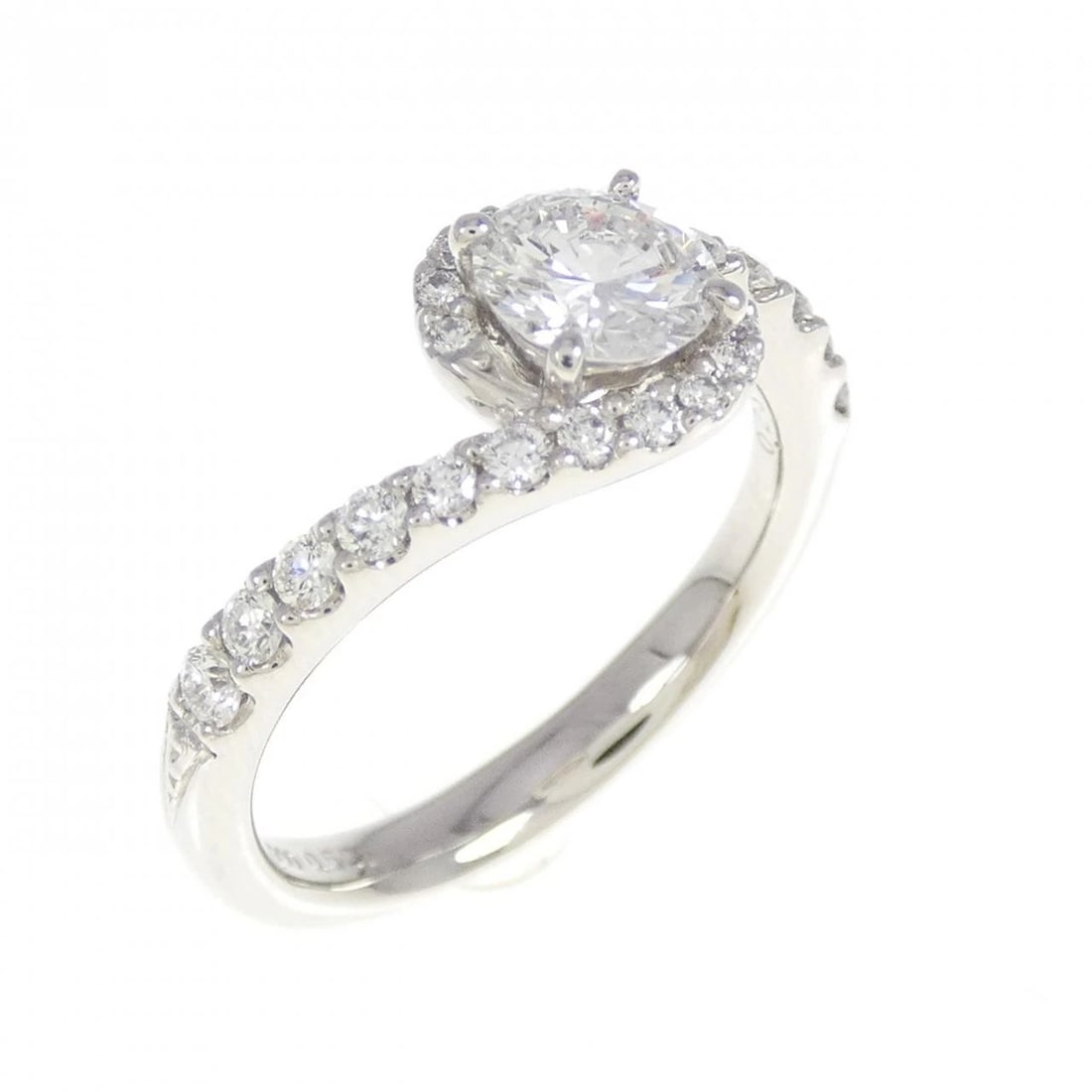 PT900 DIAMOND RING (1 of 3)
