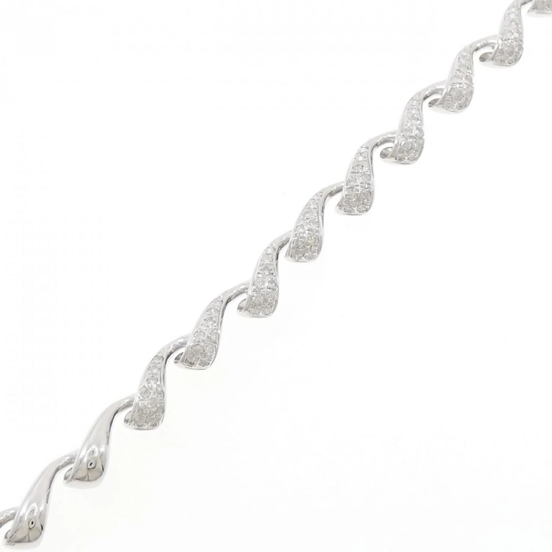 K18WG DIAMOND BRACELET: K18WG Diamond Bracelet Brand: Unbranded Type/Style: Diamond Bracelet Material: K18WG, Main Stone/Creation Natural Color: White Gold Size: Actual Size Max width approx: 7.6mm 17.5cm Accessories: No