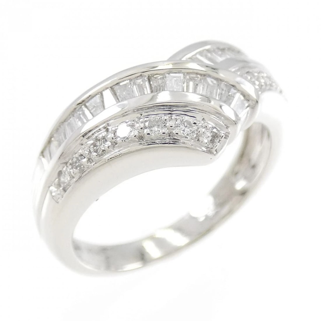 PT900 DIAMOND RING: PT900 Diamond Ring Brand: Unbranded Type/Style: Diamond ring Material: K18YG, Main Stone/Creation Natural Color: Yellow gold Size: US 5 3/4 Accessories: None Accessories Notice: When purchasing