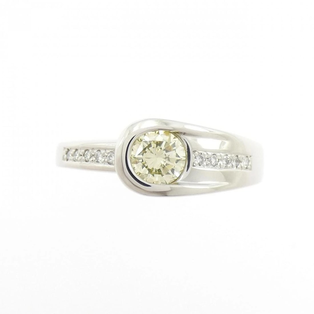 PT900 DIAMOND RING: PT900 Diamond Ring Brand: Unbranded Type/Style: Diamond Ring Material: Platinum900, Main Stone/Creation Natural Color: Platinum Size: US 5 3/4 Accessories: None Accessories Notice: When pu