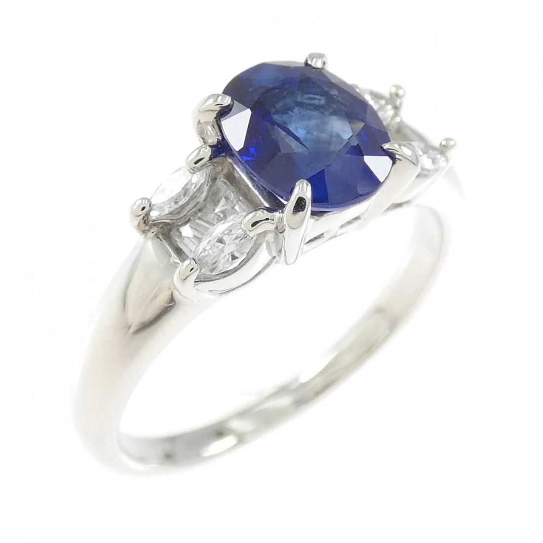 PT900 SAPPHIRE RING: PT900 Sapphire Ring Brand: Unbranded Type/Style: Sapphire Ring Material: Platinum900, Main Stone/Creation Sapphire Secondary Stone Diamond Color: Platinum Size: US 6 1/4 Accessories: None Accessories