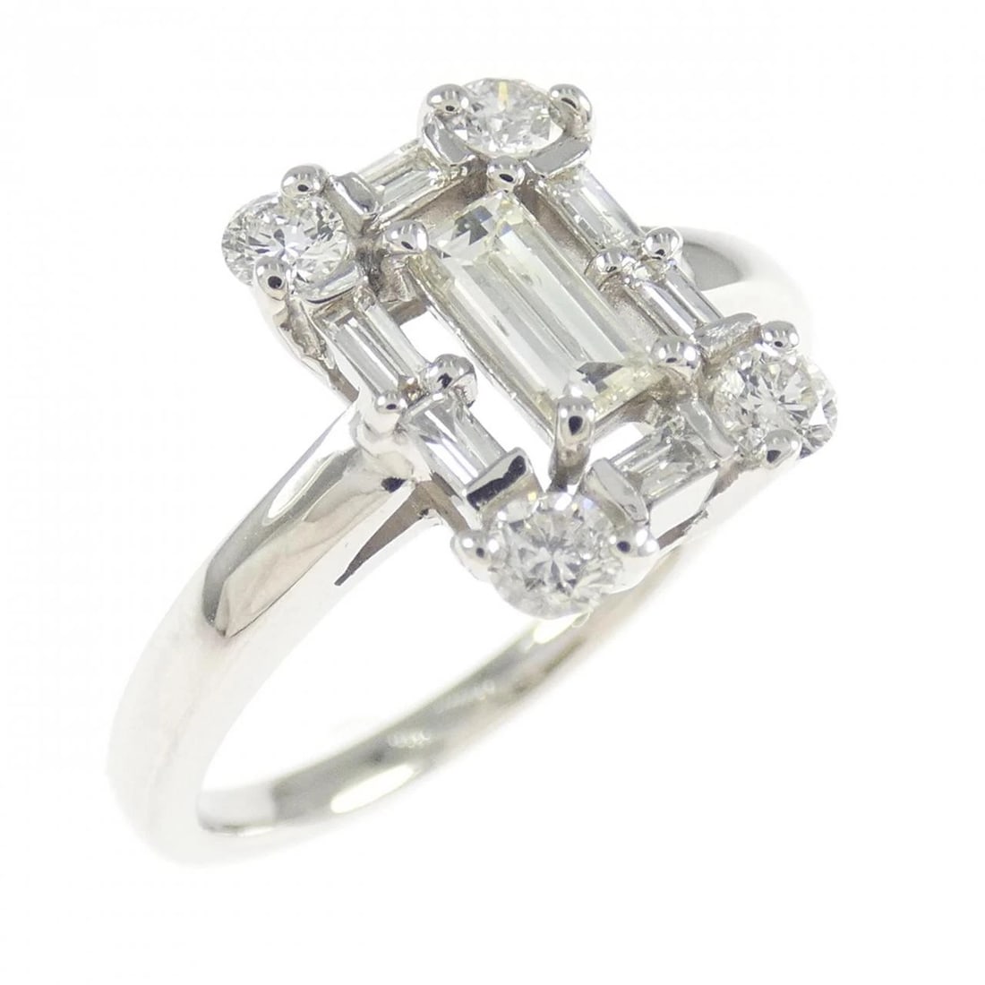 K18WG DIAMOND RING: K18WG Diamond Ring Brand: Unbranded Type/Style: Diamond Ring Material: PT900, Main Stone/Creation Natural Color: Silver Size: US 6 1/4 Accessories: None Accessories Notice: When purchasing pre-owned