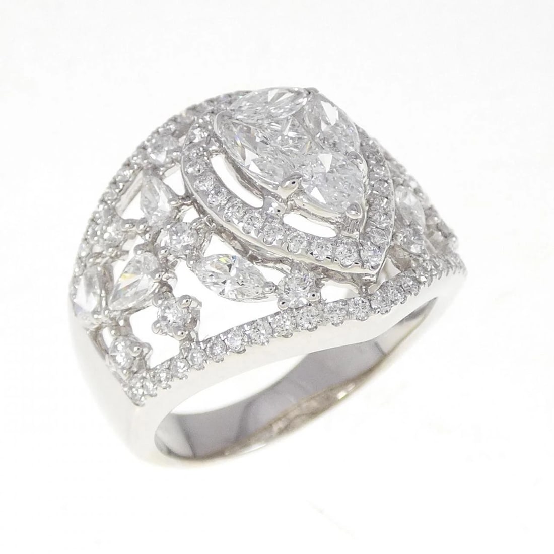 750WG DIAMOND RING: 750WG Diamond Ring Brand: Unbranded Type/Style: Diamond Ring Material: 750WG, Main Stone/Creation Natural Color: White Gold Size: US 6 1/2 Accessories: None Accessories Notice: When purcha
