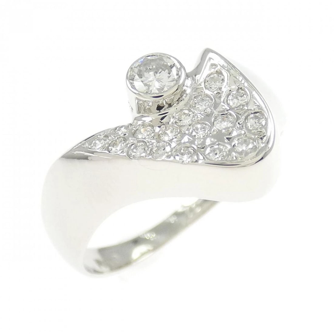 PT900 DIAMOND RING: PT900 Diamond Ring Brand: Unbranded Type/Style: Diamond Ring Material: PT900, Main Stone/Creation Natural Color: Silver Size: US 5 3/4 Accessories: None Accessories Notice: When purchasing pre-owned
