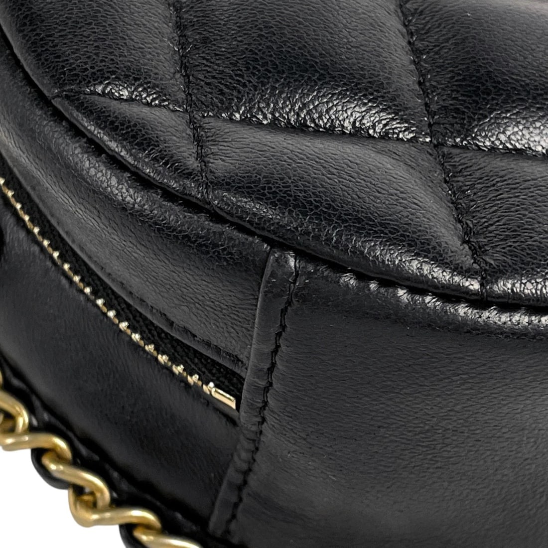 CHANEL (INTERLOCKING) CC LOGO CHAIN SHOULDER BAG - 6