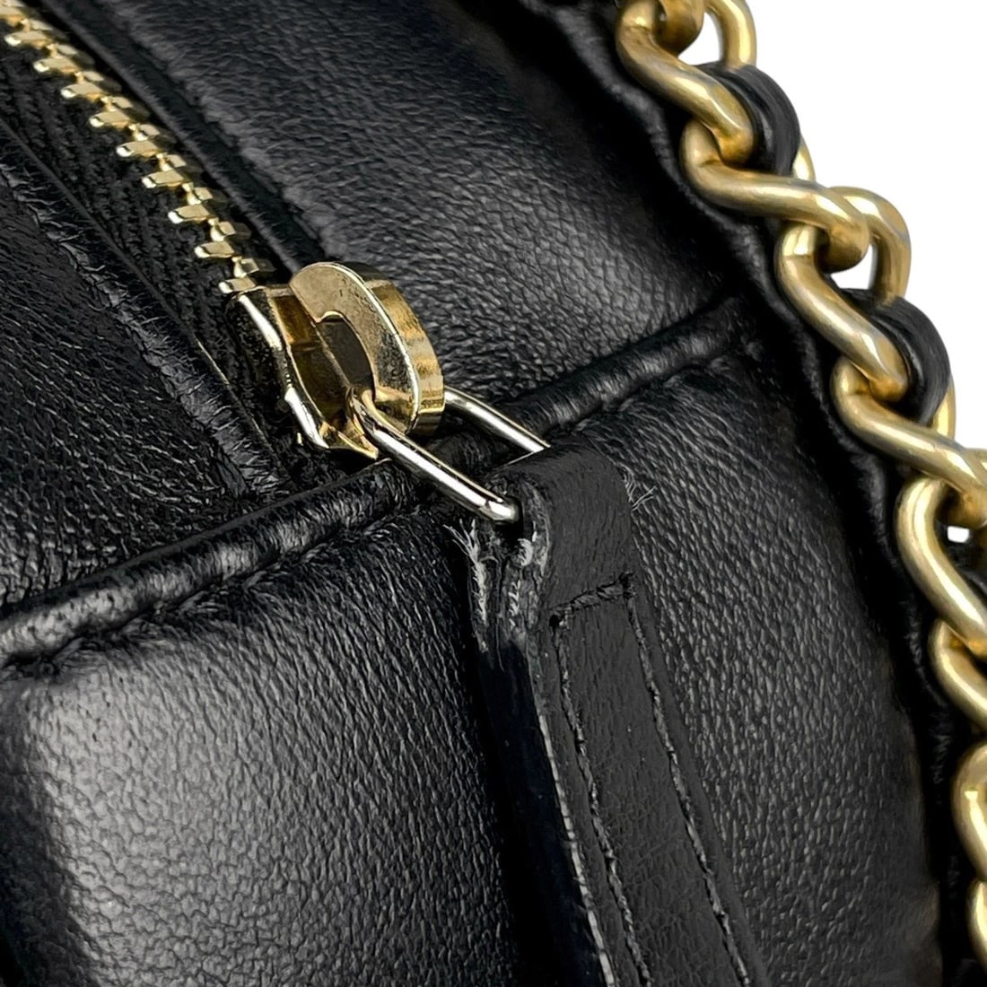 CHANEL (INTERLOCKING) CC LOGO CHAIN SHOULDER BAG - 7