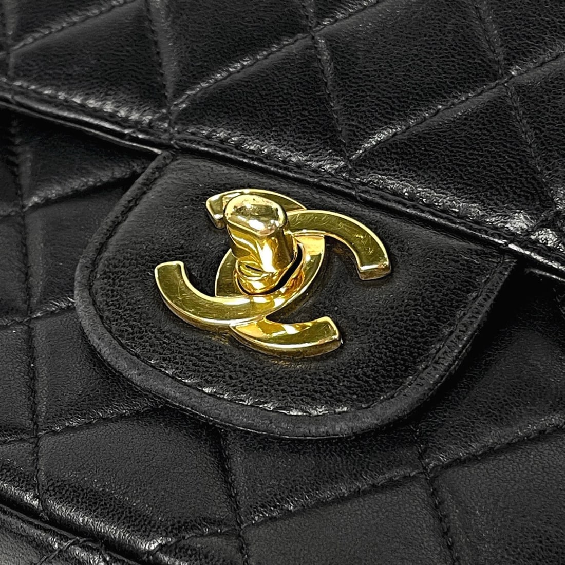 CHANEL (INTERLOCKING) CC LOGO HAND BAG - 8