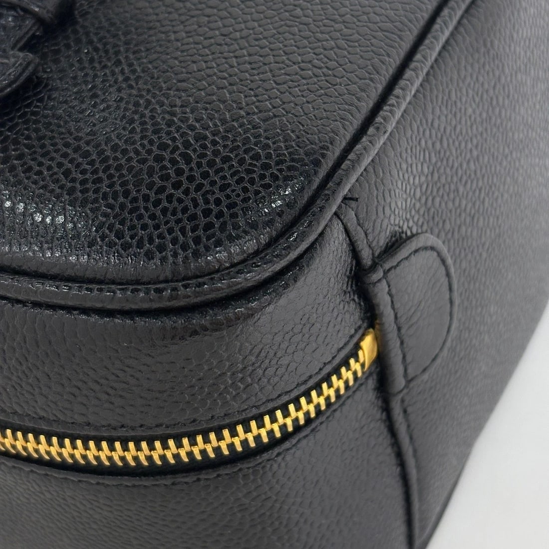 CHANEL (INTERLOCKING) CC LOGO VANITY BAG - 4