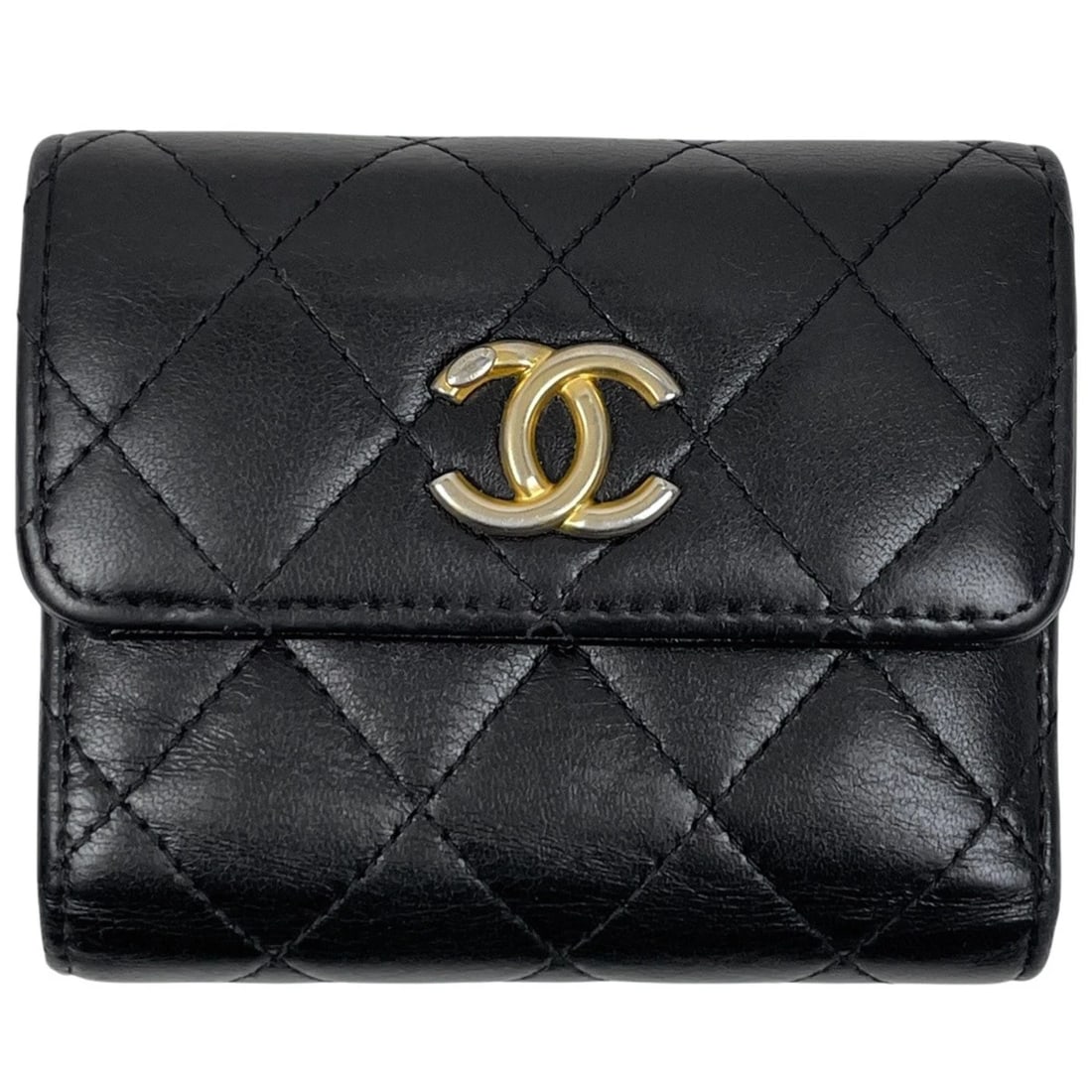CHANEL (INTERLOCKING) CC LOGO WALLET MATRASSE TRI-FOLD WALLET: CHANEL (Interlocking) CC logo wallet Matrasse Tri-Fold Wallet Brand: CHANEL Type/Style: Tri-Fold Wallet Material: leather Color: Black Size: Width 10.5cm(4.1") Height 9cm(3.5") Depth 2cm(0.8")