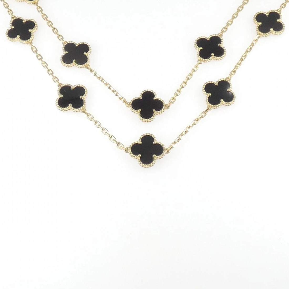 VAN CLEEF & ARPELS ALHAMBRA 20 MOTIF NECKLACE: Van Cleef & Arpels Alhambra 20 Motif Necklace Brand: Van Cleef & Arpels Type/Style: Van Cleef & Arpels Necklace Material: 750 yellow gold, Main Stone/Creation Onyx Color: yellow gold Size: Motif maxim