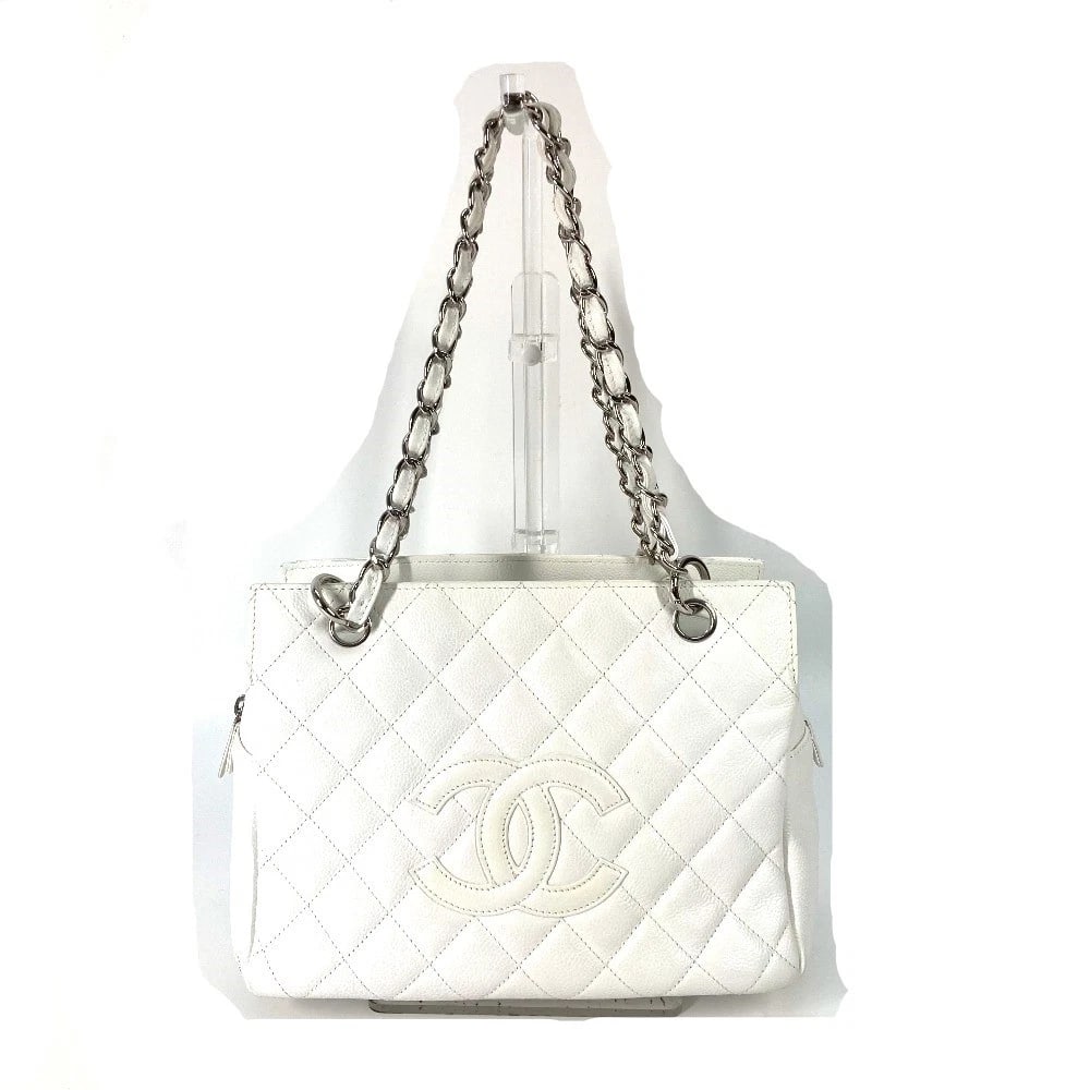 CHANEL CC MARK TIMELESS MATELASSE QUILTED CHAIN SHOULDER BAG: CHANEL CC Mark Timeless Matelasse Quilted Chain Shoulder Bag Brand: CHANEL Type/Style: Tote Bag Material: Caviar Leather Color: White x silver Size: W9.6?H7.3?D5.1inch / W24.5cm?H18.5cm?D13cm