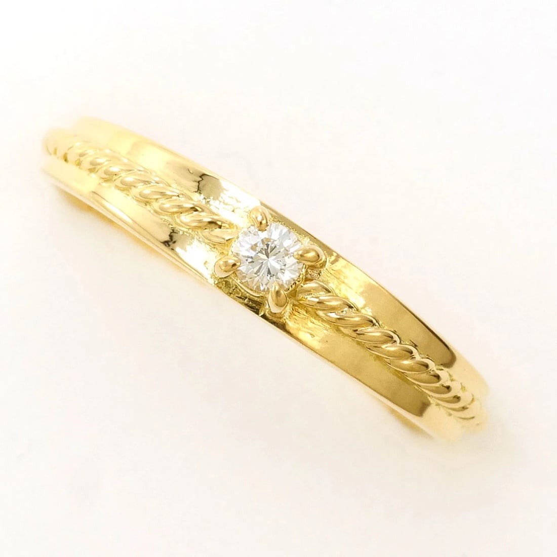 18K YELLOW GOLD RING DIAMOND: 18K yellow gold ring diamond Brand: Unbranded Type/Style: Band Ring Material: Yellow gold (18K) Color: Yellow gold Size: US 4 Accessories: None Accessories Notice: When purchasing pre-owne