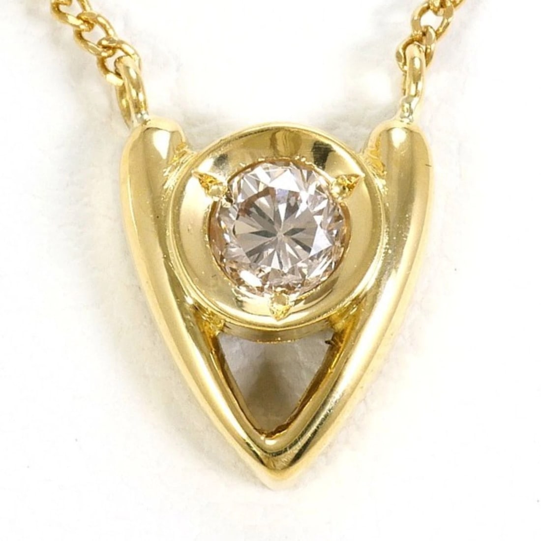 18K YELLOW GOLD NECKLACE: 18K Yellow Gold Necklace Brand: Unbranded Type/Style: Necklace Material: Yellow gold (18K) Color: Yellow gold Size: Neck Circumference 41 cm / 16.14'' Pendant Size 11mm x 8mm / 0.43'' x 0.31''