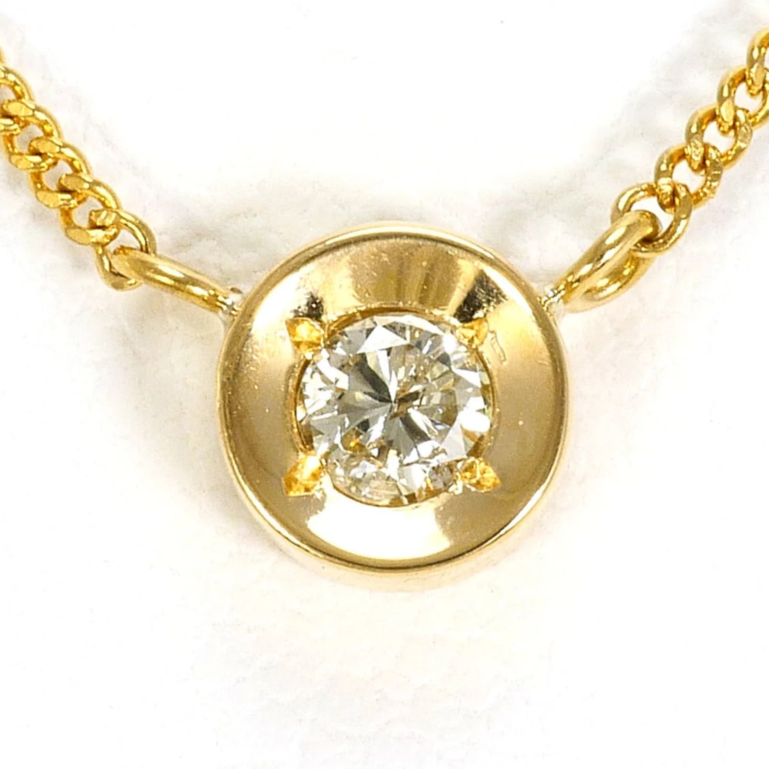 18K YELLOW GOLD NECKLACE: 18K Yellow Gold Necklace Brand: Unbranded Type/Style: Necklace Material: Yellow gold (18K) Color: Yellow gold Size: Neck Circumference 41 cm / 16.14'' Pendant Size 5mm x 5mm / 0.19'' x 0.19'' Acce