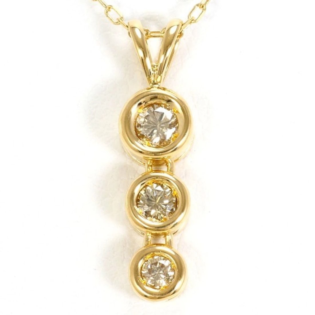 18K YELLOW GOLD NECKLACE: 18K Yellow Gold Necklace Brand: Unbranded Type/Style: Necklace Material: Yellow gold (18K) Color: Yellow gold Size: Neck Circumference 52 cm / 20.47'' Pendant Size 20mm x 5mm / 0.78'' x 0.19''