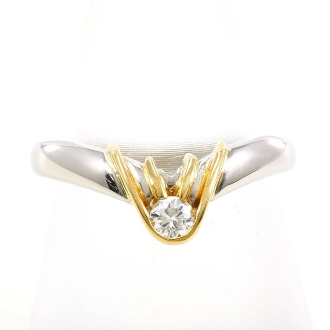 PT900 PLATINUM 18K YELLOW GOLD RING: PT900 Platinum 18K Yellow Gold Ring Brand: Unbranded Type/Style: Band Ring Material: Platinum 900 Yellow gold (18K), Main Stone/Creation Natural Color: Platinum, Yellow gold Size: US 6.5 Accessories: