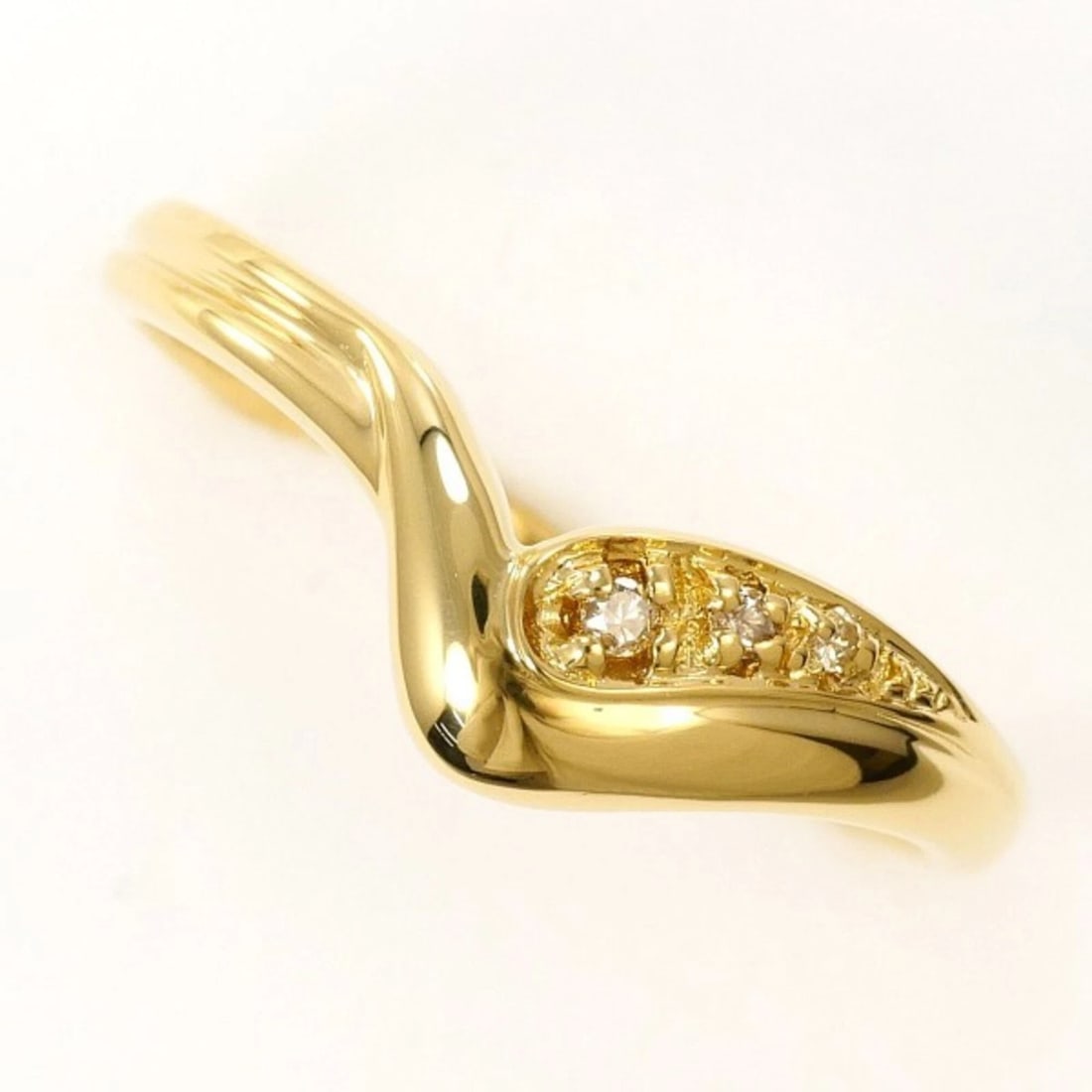18K YELLOW GOLD RING BROWN DIAMOND: 18K Yellow Gold Ring Brown Diamond Brand: Unbranded Type/Style: Band Ring Material: Yellow gold (18K) Color: Yellow gold Size: US 5.5 Accessories: None Accessories Notice: When purchasing