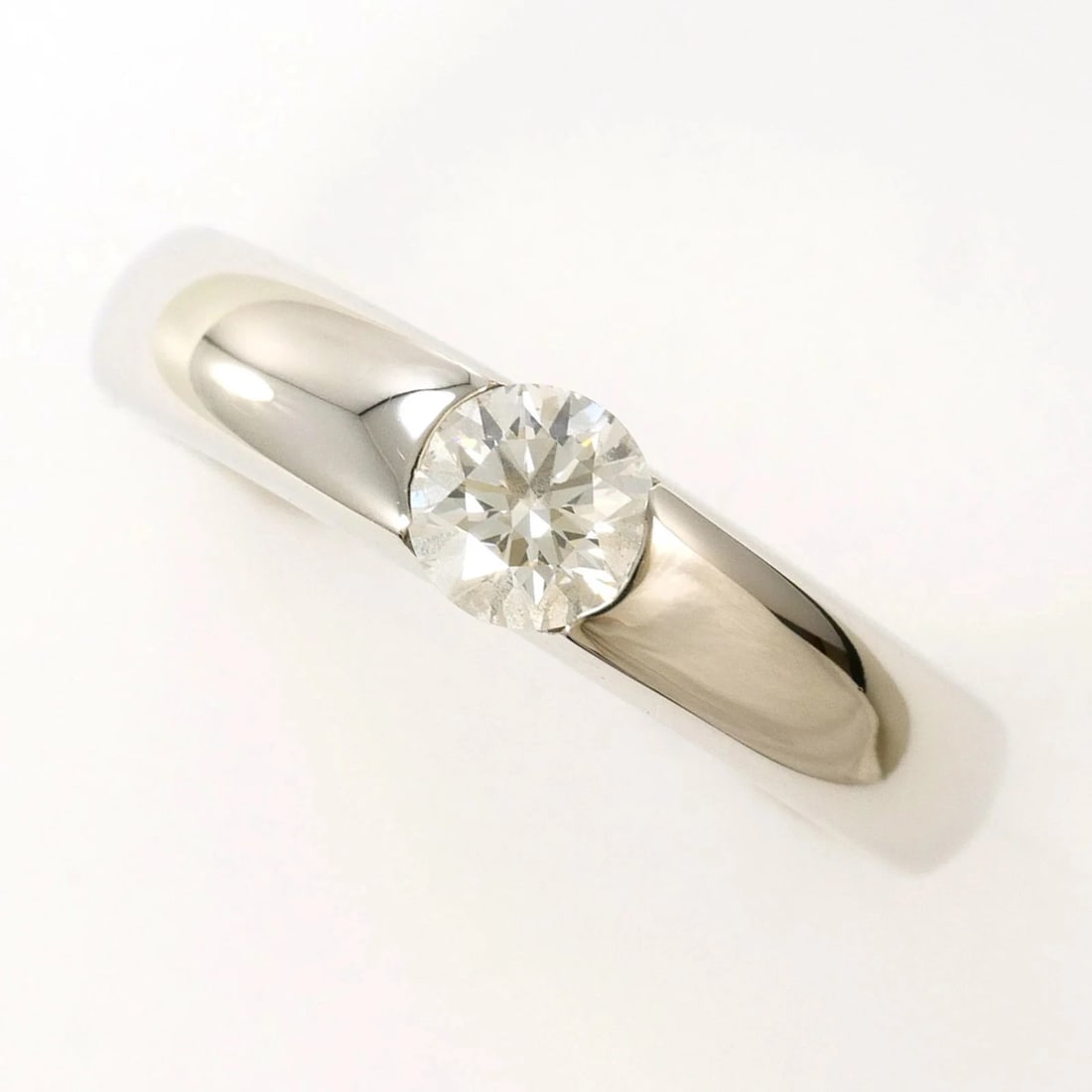 PT900 PLATINUM RING DIAMOND: PT900 Platinum Ring Diamond Brand: Unbranded Type/Style: Band Ring Material: Platinum 900 Color: Platinum Size: US 4.5 Accessories: None Accessories Notice: When purchasing pre-owned goods
