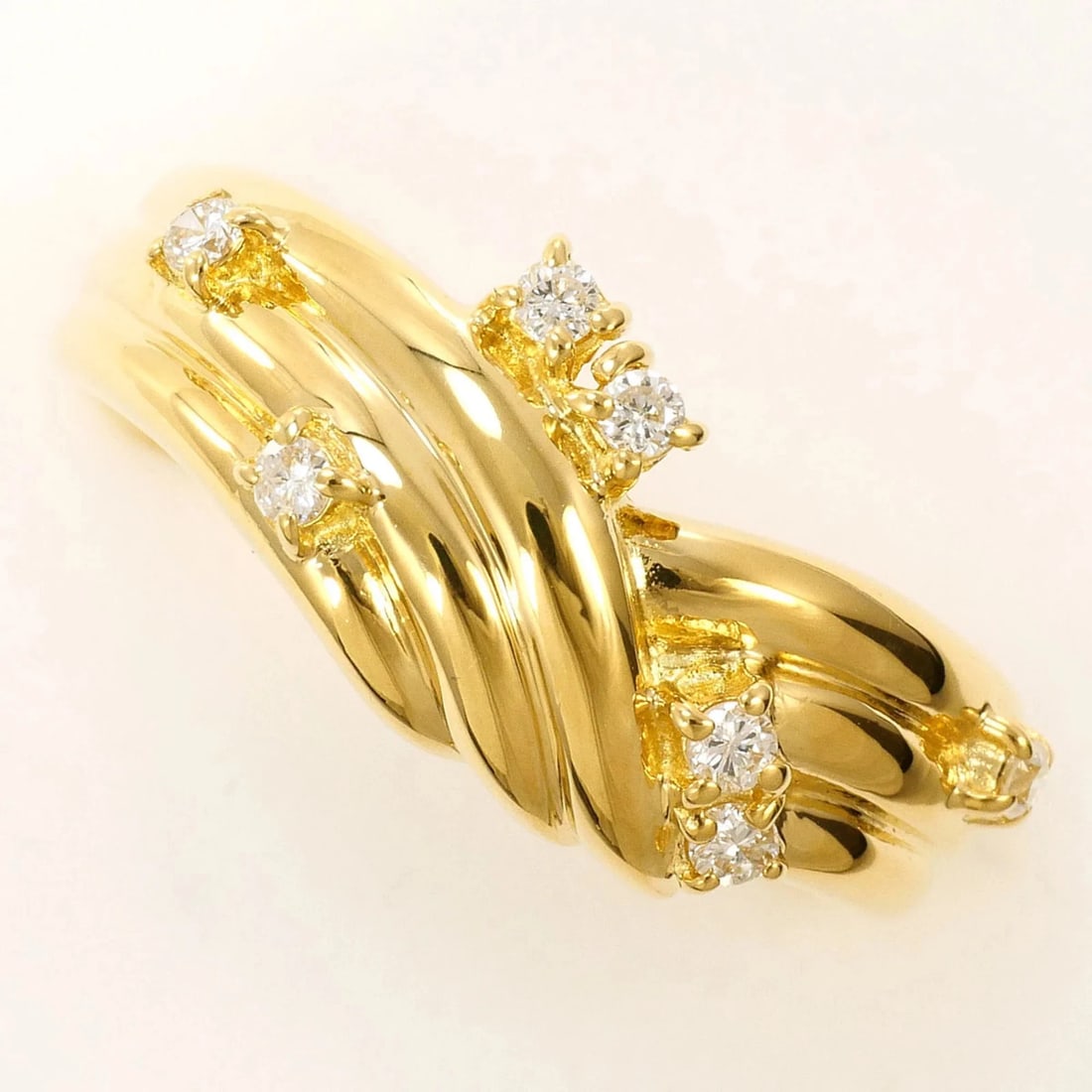 18K YELLOW GOLD RING DIAMOND: 18K Yellow Gold Ring Diamond Brand: Unbranded Type/Style: Band Ring Material: Yellow gold (18K) Color: Yellow gold Size: US 6.5 Accessories: None Accessories Notice: When purchasing pre-ow