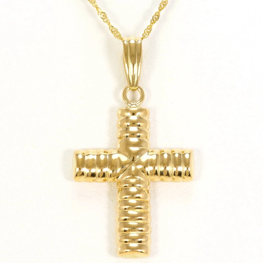 18K YELLOW GOLD NECKLACE: 18K Yellow Gold Necklace Brand: Unbranded Type/Style: Necklace Material: Yellow gold (18K) Color: Yellow gold Size: Neck Circumference 40 cm / 15.74'' Pendant Size 30mm x 16mm / 1.18'' x 0.62''