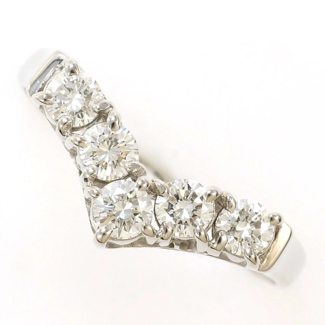 PT850 PLATINUM RING 1 DIAMOND: PT850 Platinum Ring 1 Diamond Brand: Unbranded Type/Style: Band Ring Material: Platinum 850, Main Stone/Creation Natural Color: Platinum Size: US 7.5 Accessories: None Accessories Notice: