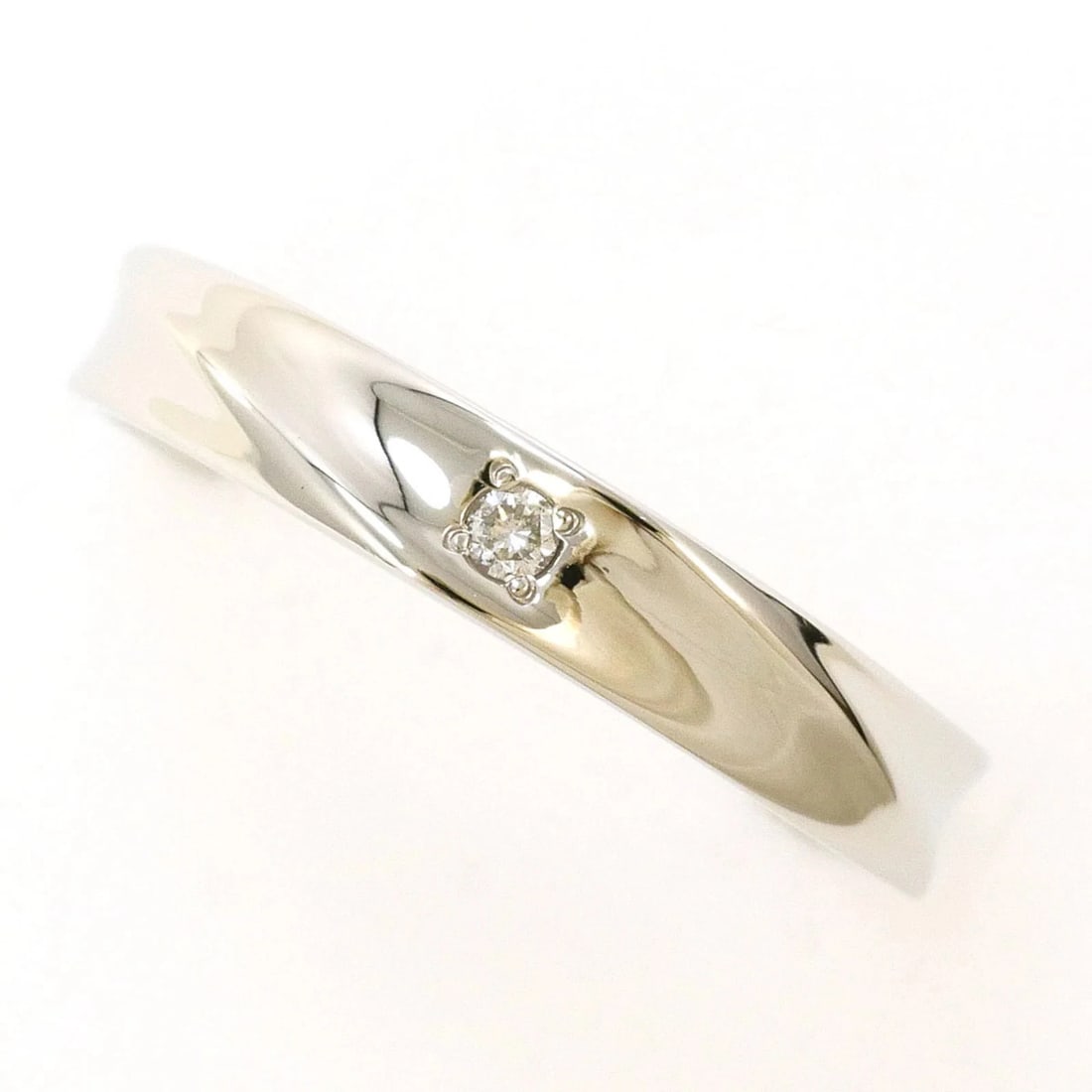PT900 PLATINUM RING DIAMOND: PT900 Platinum Ring Diamond Brand: Unbranded Type/Style: Band Ring Material: Platinum 900 Color: Platinum Size: US 5.5 Accessories: None Accessories Notice: When purchasing pre-owned goods, please
