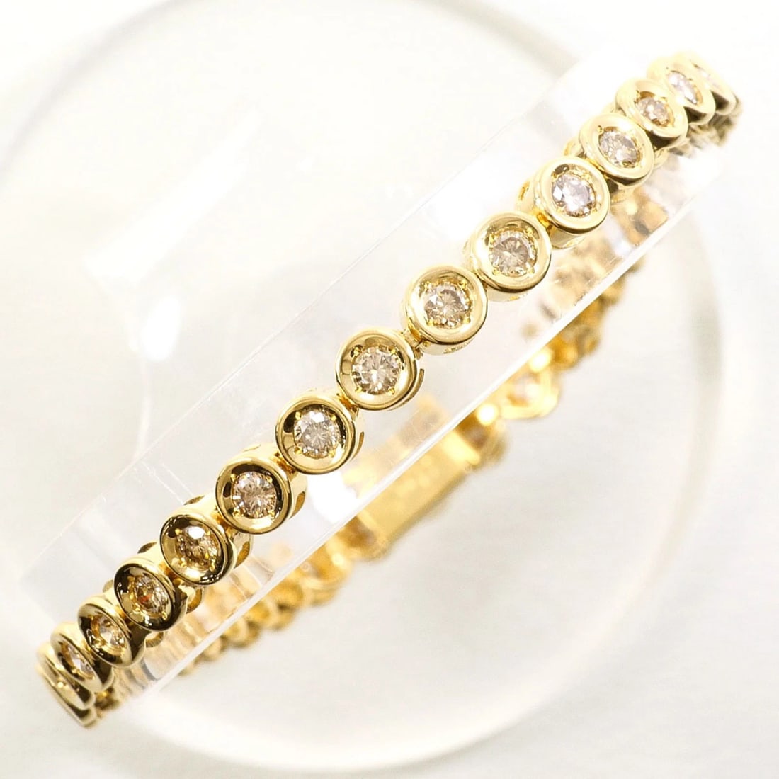 18K YELLOW GOLD BRACELET DIAMONDS: 18K Yellow Gold Bracelet Diamonds Brand: Unbranded Type/Style: Charm bracelet Material: Yellow gold (18K) Color: Yellow gold Size: Length 18cm / 7.08'' Accessories: None Accessories Notice: When