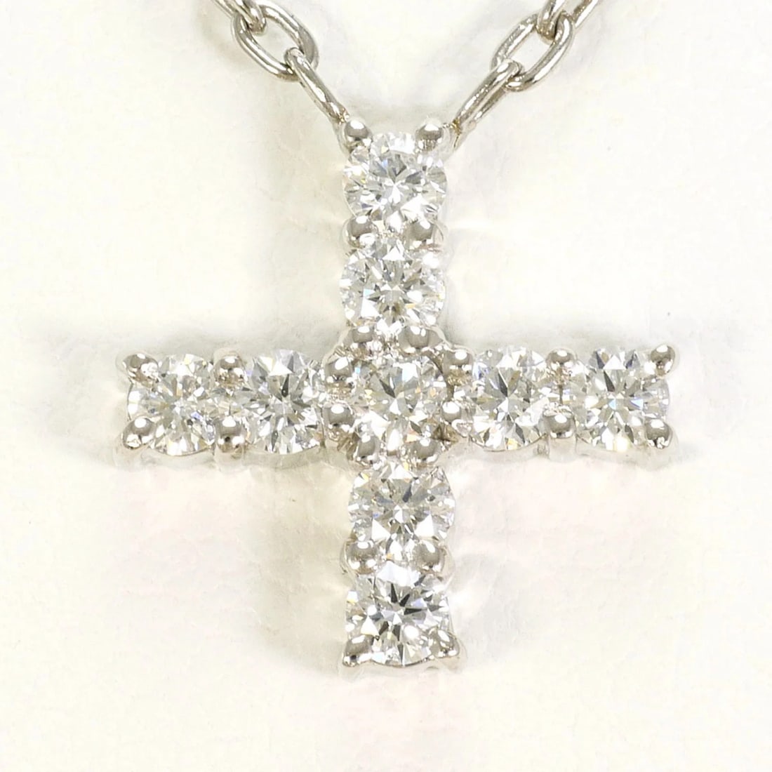 PT900 PLATINUM / PT850 NECKLACE DIAMOND: PT900 Platinum / PT850 Necklace Diamond Brand: Unbranded Type/Style: Necklace Material: Platinum 850 Platinum 900 Color: Platinum Size: Neck Circumference 40 cm / 15.74'' Pendant Size 12mm x 12mm /