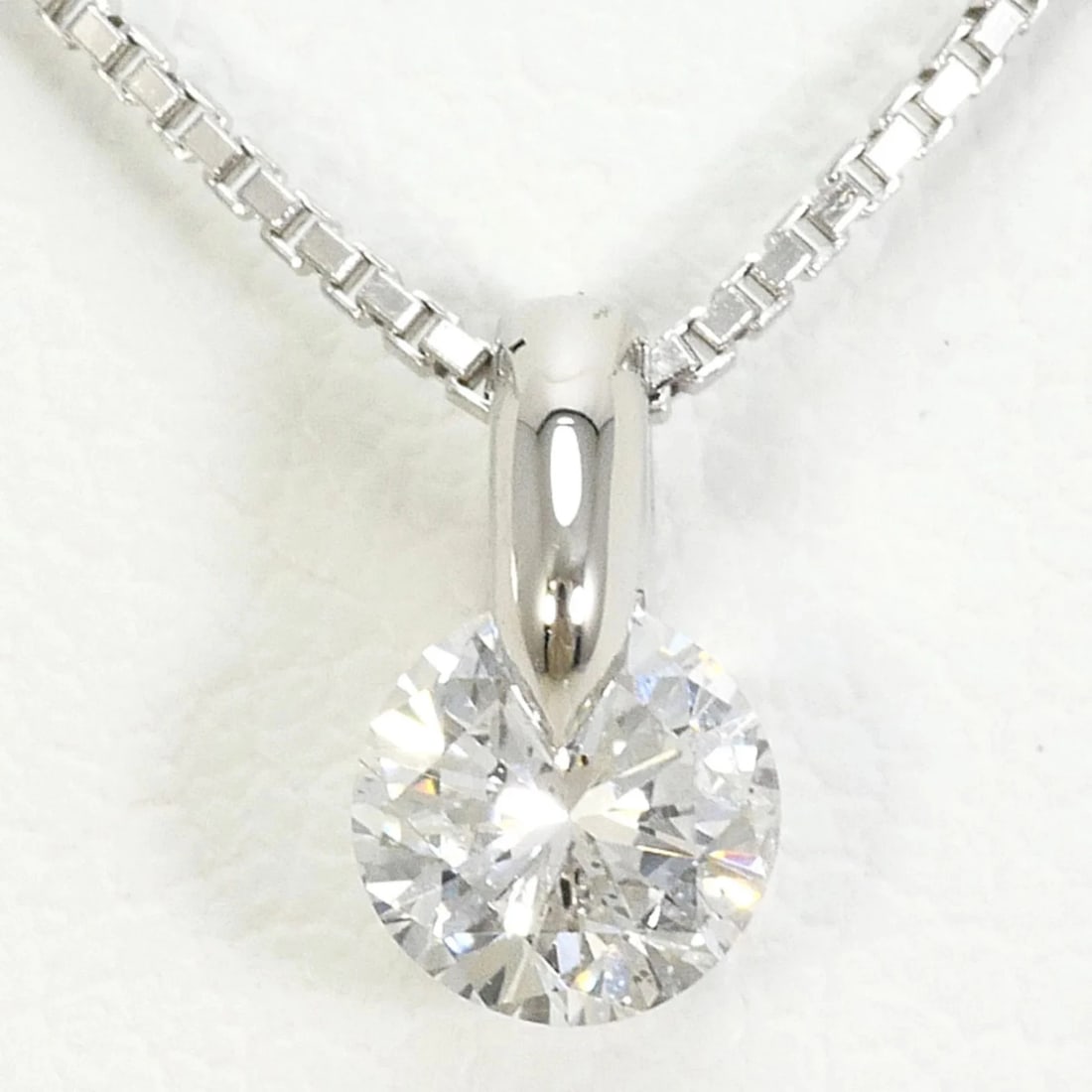 PT900 PLATINUM / PT850 NECKLACE DIAMOND: PT900 Platinum / PT850 Necklace Diamond Brand: Unbranded Type/Style: Necklace Material: Platinum 850 Platinum 900 Color: Platinum Size: Neck Circumference 40 cm / 15.74'' Pendant Size 7mm x 4mm / 0.27