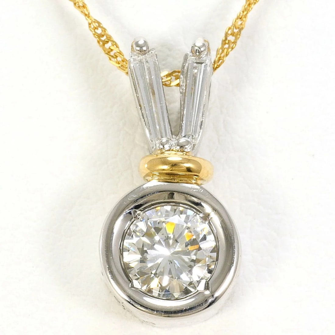 PLATINUM (PT) AND YELLOW GOLD (YG) NECKLACE: Platinum (PT) and Yellow Gold (YG) Necklace Brand: Unbranded Type/Style: Necklace Material: Platinum Yellow gold (18K) Color: Platinum, Yellow gold Size: Neck Circumference 39 cm / 15.35'' Pendant