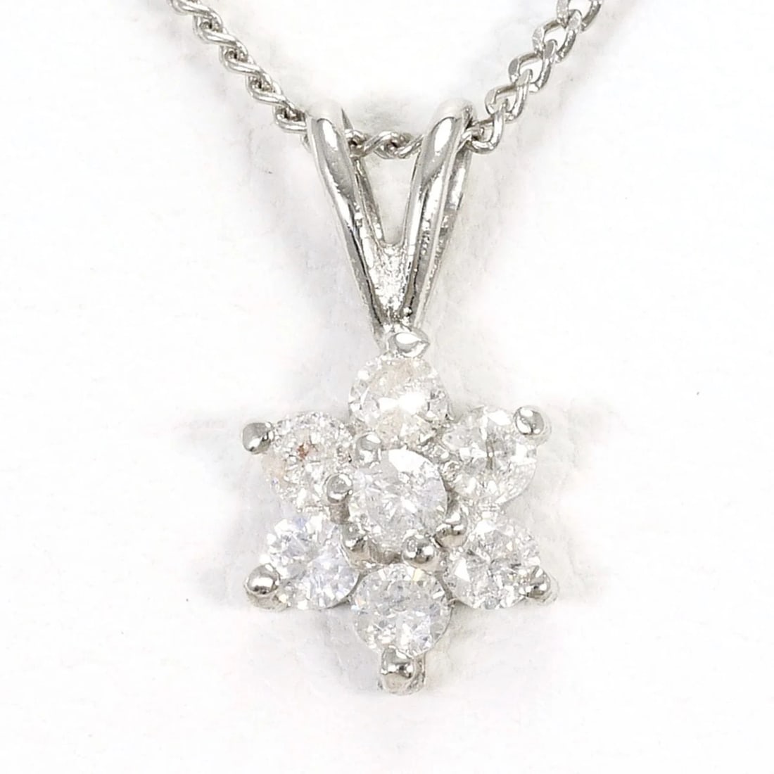 PT850 PLATINUM NECKLACE DIAMOND: PT850 Platinum Necklace Diamond Brand: Unbranded Type/Style: Necklace Material: Platinum 850 Color: Platinum Size: Neck Circumference 40 cm / 15.74'' Pendant Size 11mm x 6mm / 0.43'' x 0.23''