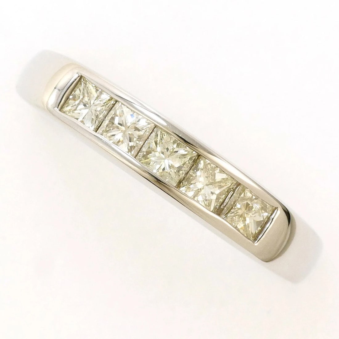 PT900 PLATINUM RING, 1 YELLOW DIAMOND: PT900 Platinum Ring, 1 Yellow Diamond Brand: Unbranded Type/Style: Band Ring Material: Platinum 900 Color: Platinum, Yellow Size: US 7 Accessories: None Accessories Notice: When purchasing