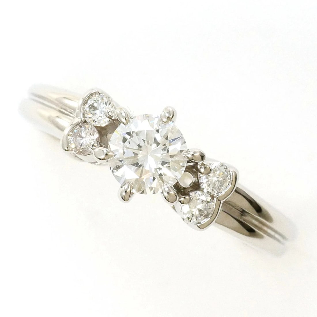 PT900 PLATINUM RING DIAMOND: PT900 Platinum Ring Diamond Brand: Unbranded Type/Style: Band Ring Material: Platinum 900 Color: Platinum Size: US 4 Accessories: None Accessories Notice: When purchasing pre-owned goods, please