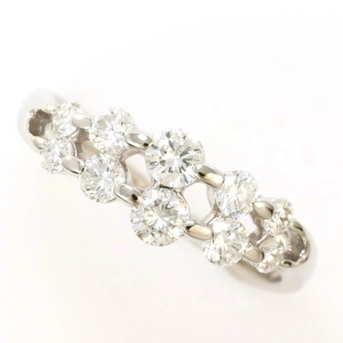 PT900 PLATINUM RING, 1 DIAMOND: PT900 Platinum Ring, 1 Diamond Brand: Unbranded Type/Style: Band Ring Material: Platinum 900 Color: Platinum Size: US 9 Accessories: None Accessories Notice: When purchasing pre-owned good