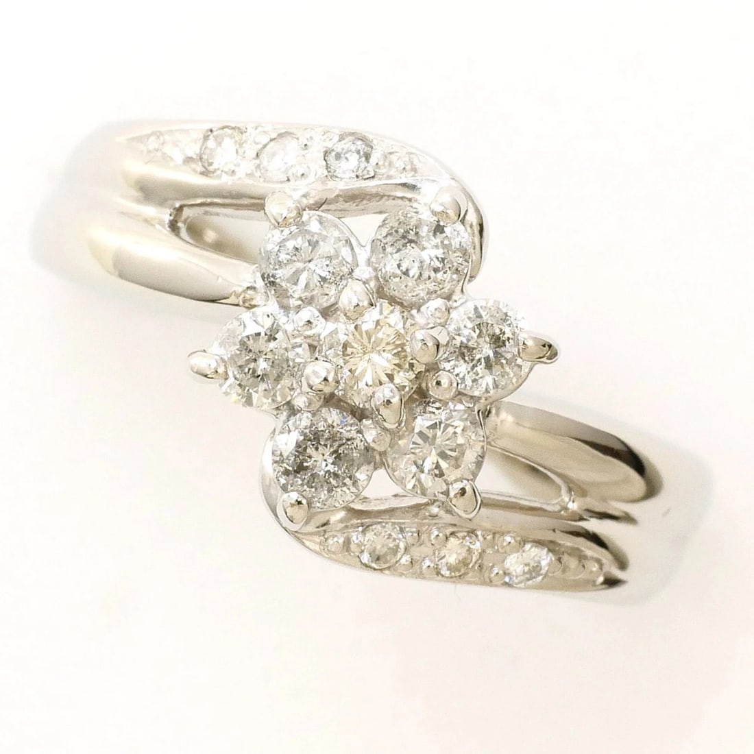PT900 PLATINUM RING, 1 DIAMOND (1 of 3)