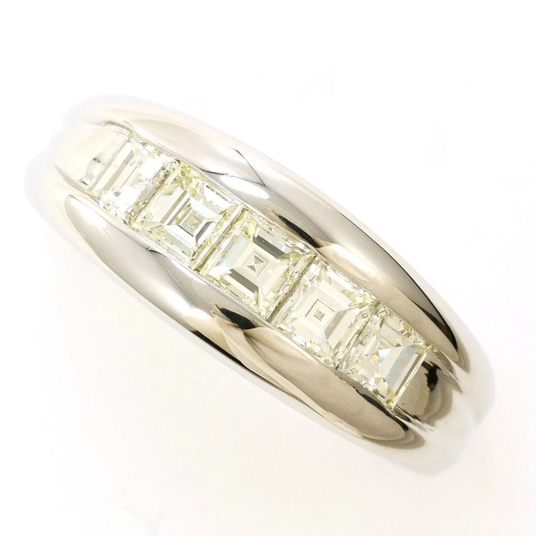 PT900 PLATINUM RING 1 DIAMOND: PT900 Platinum Ring 1 Diamond Brand: Unbranded Type/Style: Band Ring Material: Platinum 900 Color: Platinum Size: US 6 Accessories: None Accessories Notice: When purchasing pre-owned goods