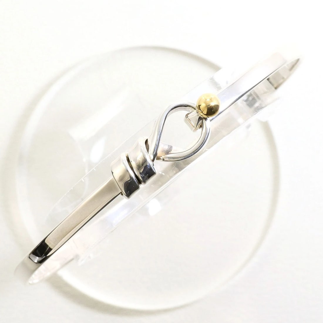 TIFFANY & CO. LOVE KNOT 18K YELLOW GOLD SILVER BANGLE: Tiffany & Co. Love Knot 18K Yellow Gold Silver Bangle Brand: Tiffany Type/Style: Bangle Material: Silver 925 Yellow gold (18K) Color: Silver, Yellow gold Size: Length 17.5cm / 6.88'' Accessories: