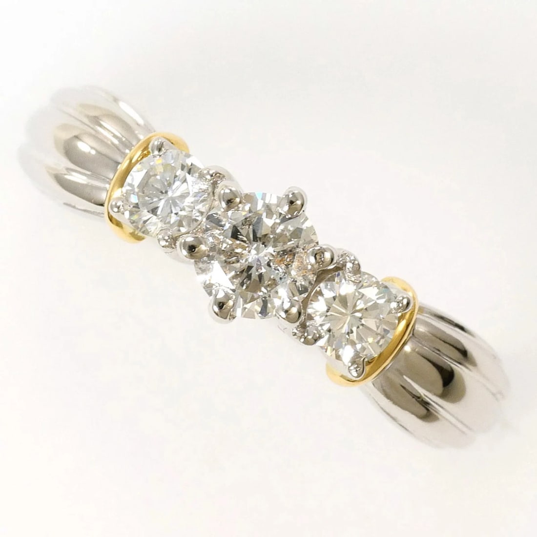 PT900 PLATINUM 18K YELLOW GOLD RING DIAMOND: PT900 Platinum 18K Yellow Gold Ring Diamond Brand: Unbranded Type/Style: Band Ring Material: Platinum 900 Yellow gold (18K) Color: Platinum, Yellow gold Size: US 6 Accessories: None Accessories